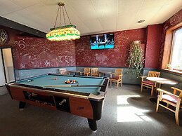 Jolly Roger Inn & Resort