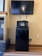 Jolly Roger Inn & Resort