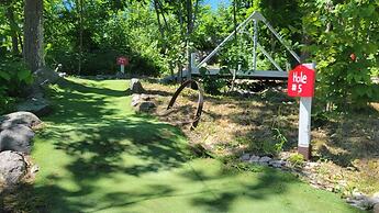 Jolly Roger Inn & Resort