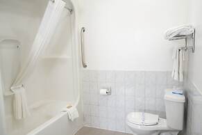 Jolly Roger Inn & Resort