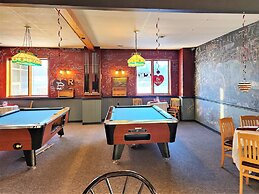 Jolly Roger Inn & Resort