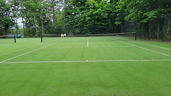 Jolly Roger Inn & Resort