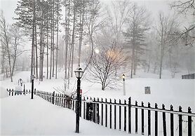 Jolly Roger Inn & Resort