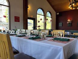 Jolly Roger Inn & Resort