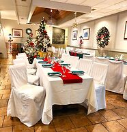 Jolly Roger Inn & Resort