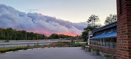 Jolly Roger Inn & Resort