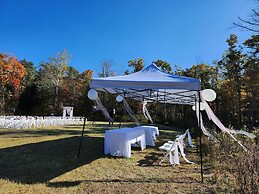 Jolly Roger Inn & Resort
