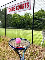 Jolly Roger Inn & Resort