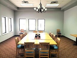 Jolly Roger Inn & Resort