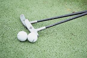 Jolly Roger Inn & Resort