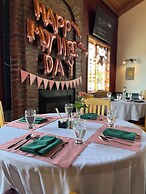 Jolly Roger Inn & Resort