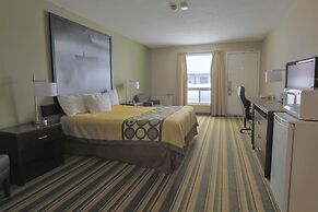 Jolly Roger Inn & Resort