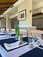 Jolly Roger Inn & Resort