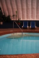 Jolly Roger Inn & Resort