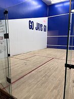 Jolly Roger Inn & Resort