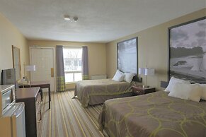 Jolly Roger Inn & Resort