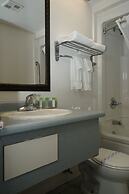 Jolly Roger Inn & Resort