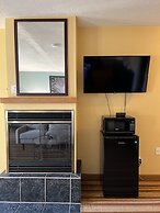 Jolly Roger Inn & Resort