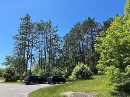 Jolly Roger Inn & Resort