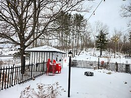 Jolly Roger Inn & Resort