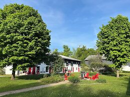 Jolly Roger Inn & Resort