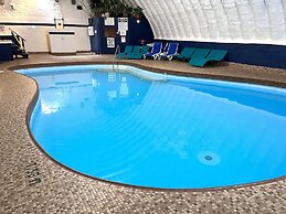 Jolly Roger Inn & Resort