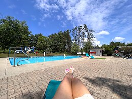 Jolly Roger Inn & Resort