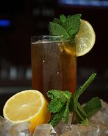 Jolly Roger Inn & Resort