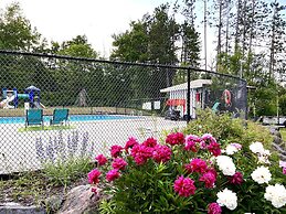 Jolly Roger Inn & Resort