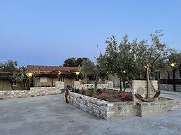 Acrocorinth Apartments