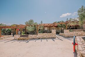 Acrocorinth Apartments