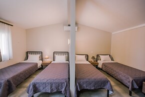 Acrocorinth Apartments