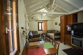 Acrocorinth Apartments