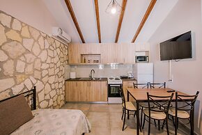 Acrocorinth Apartments