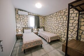 Acrocorinth Apartments