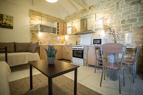 Acrocorinth Apartments