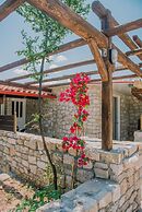 Acrocorinth Apartments