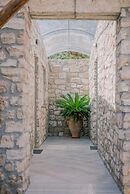 Acrocorinth Apartments