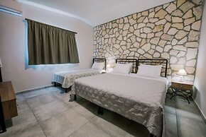 Acrocorinth Apartments