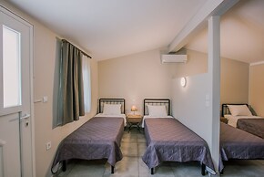 Acrocorinth Apartments