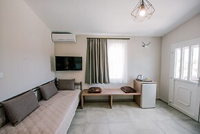 Acrocorinth Apartments