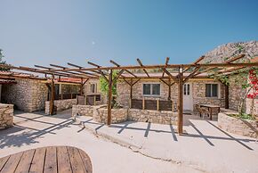 Acrocorinth Apartments