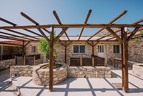 Acrocorinth Apartments