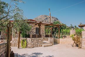 Acrocorinth Apartments