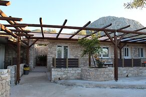 Acrocorinth Apartments