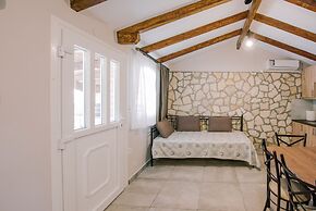 Acrocorinth Apartments