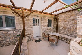 Acrocorinth Apartments