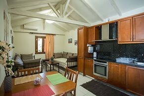 Acrocorinth Apartments