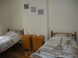 Beautiful 3-bed House in Knock