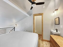 Studio with Prime Location in Heart of Center Village - CJ303 by Redaw